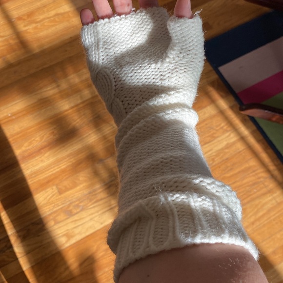 3 for 15$ Fingerless white cable knit mittens gloves. Small. - Picture 2 of 4